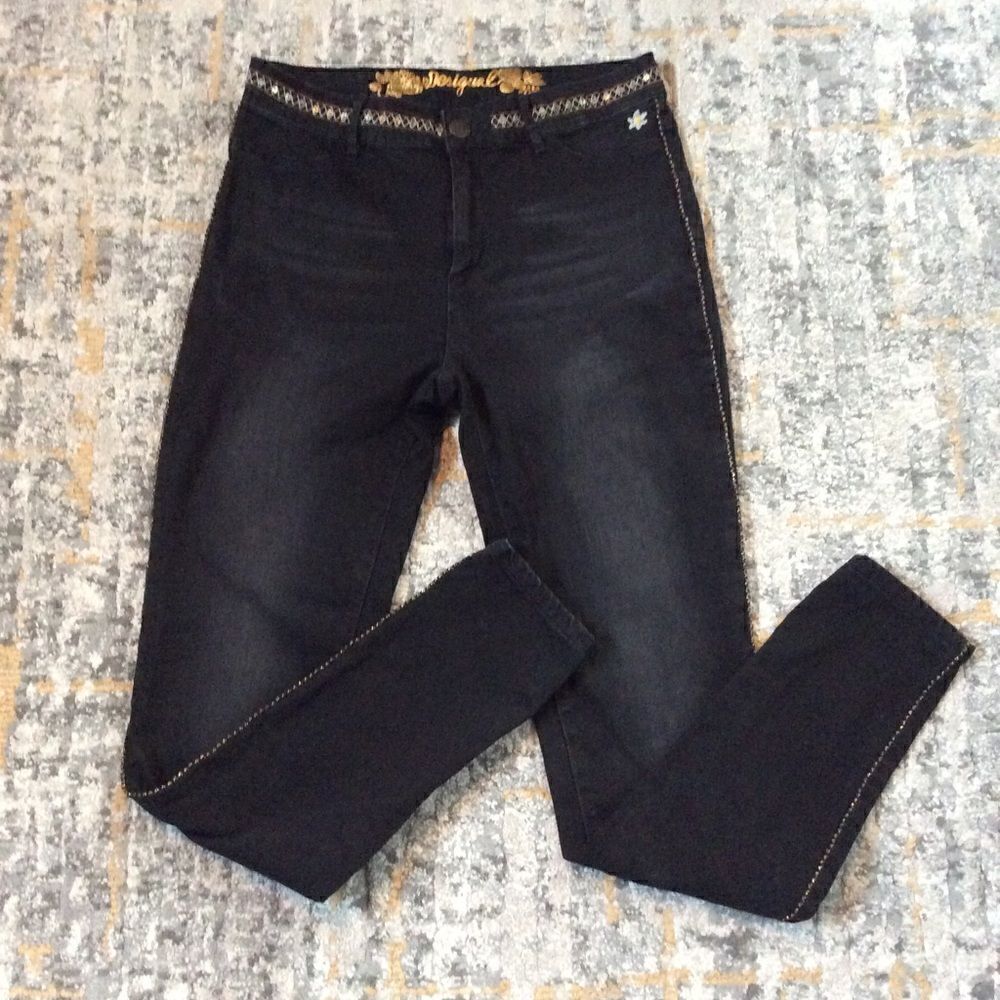 DESIGUAL EXOTIC DISTRESSED JEANS! EUC! SZ EURO 32